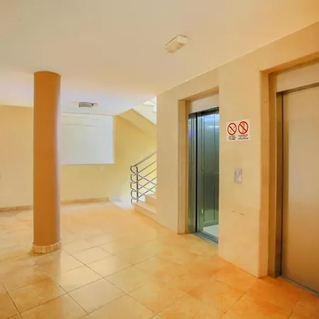 Captivating 1-bed In Adeje Lägenhet *